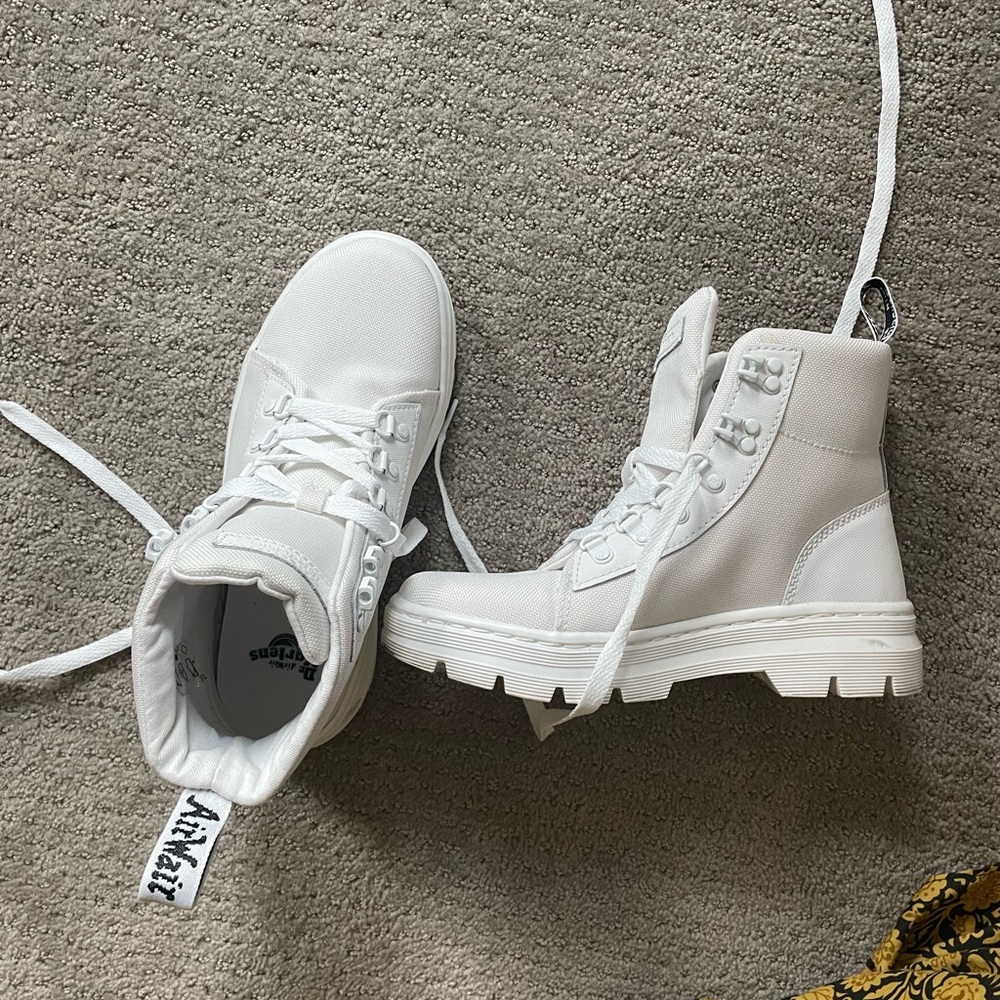 dr. martens combs boot - white
